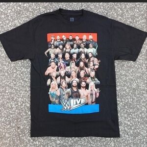 Vtg 2018 WWE Live Raw T-Shirt Medium M Wrestling Graphic Promo World Entertainme